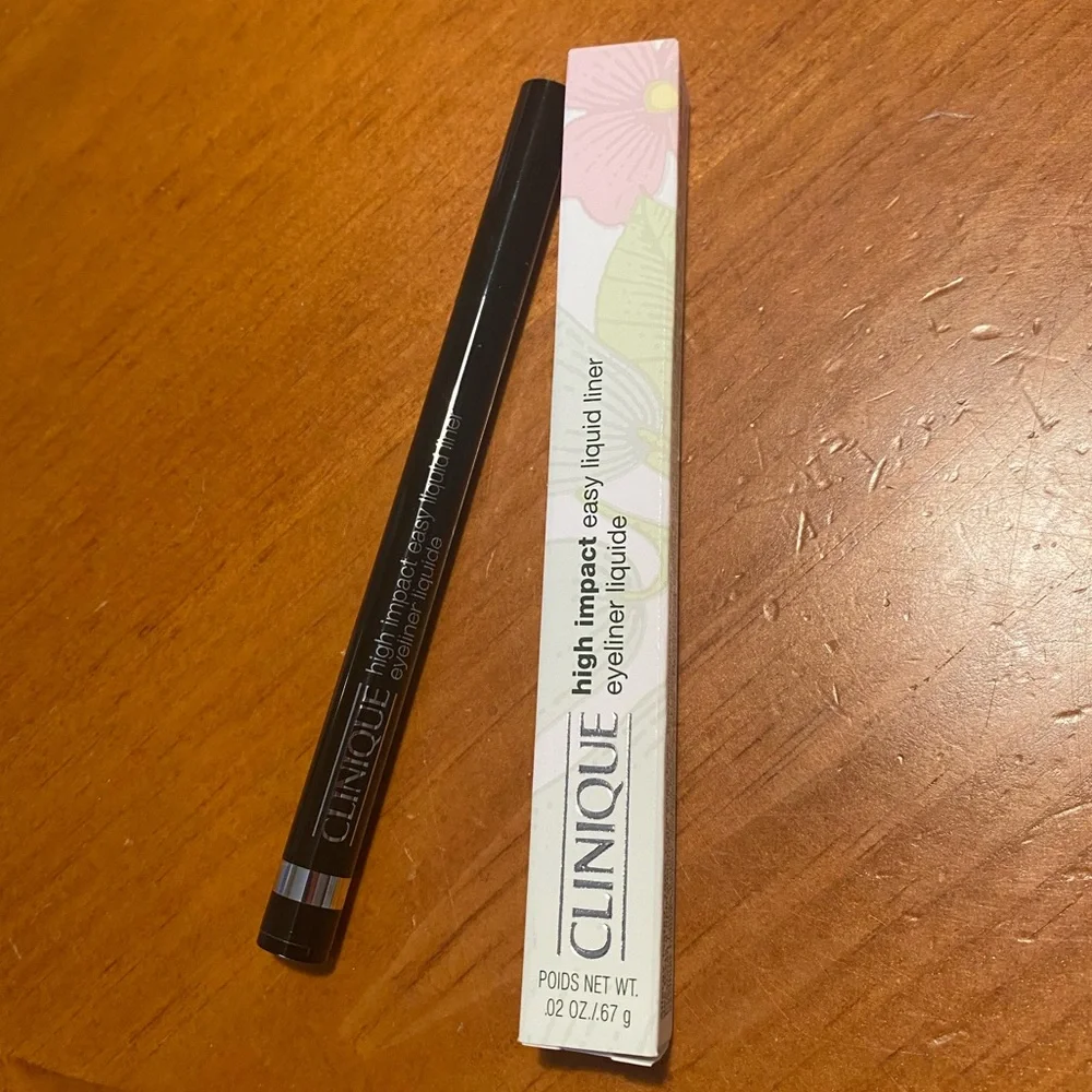 CLINIQUE High Impact Easy Liquid Liner